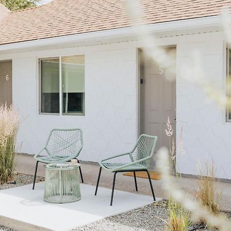 Naramata Courtyard Suites Exterior foto