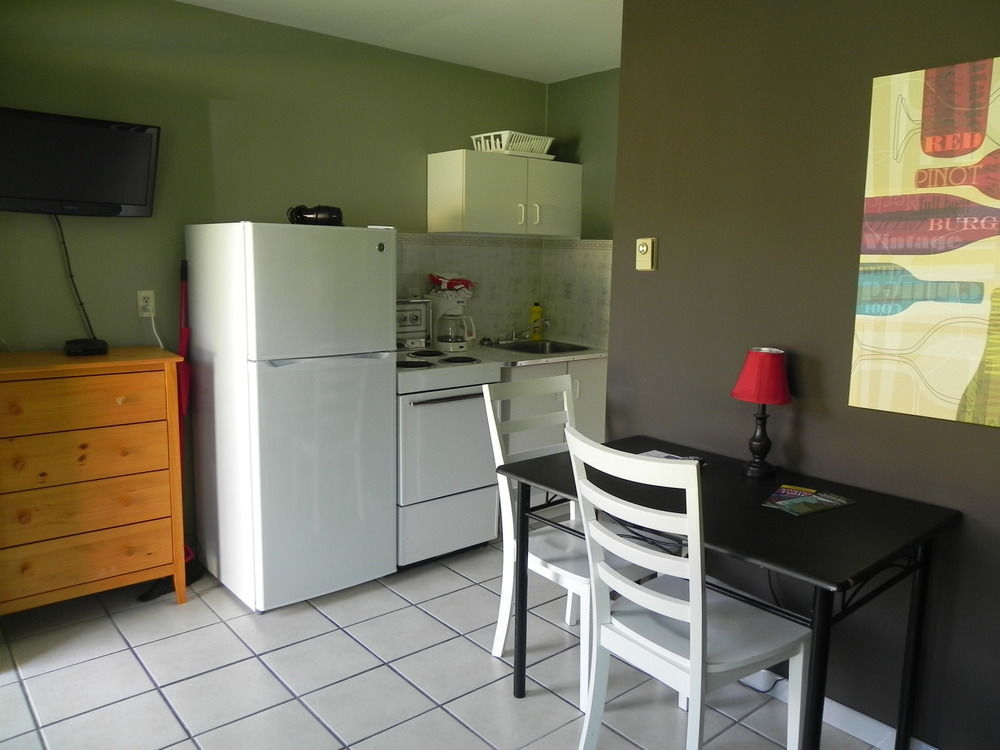 Naramata Courtyard Suites Exterior foto