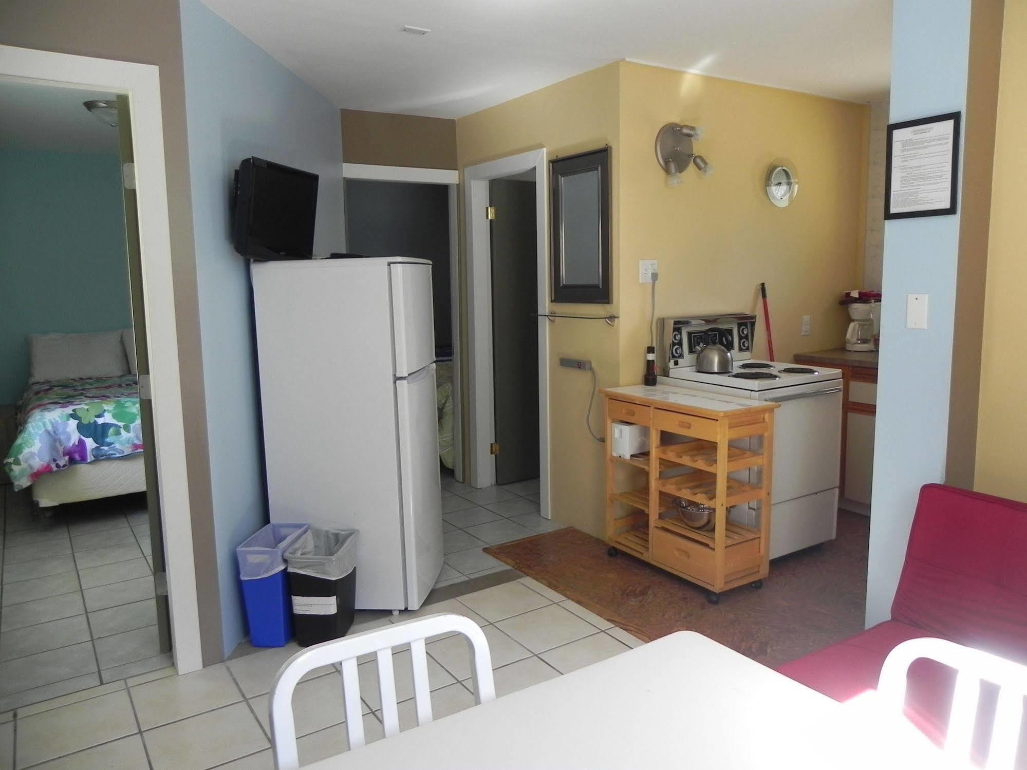 Naramata Courtyard Suites Exterior foto