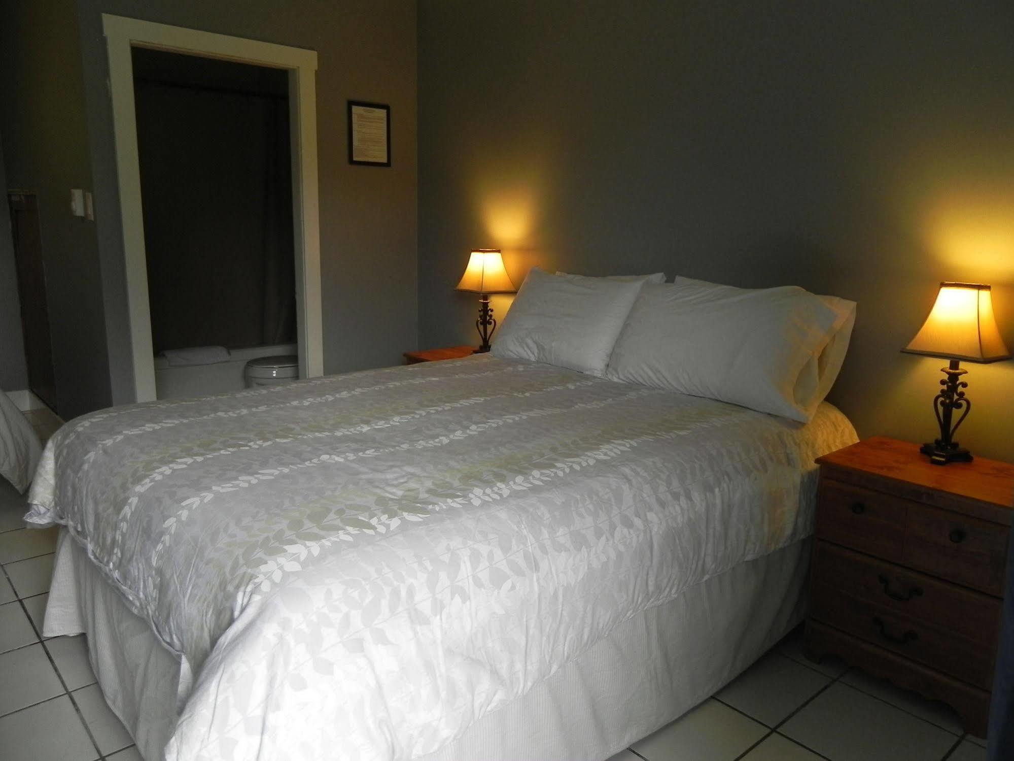 Naramata Courtyard Suites Exterior foto