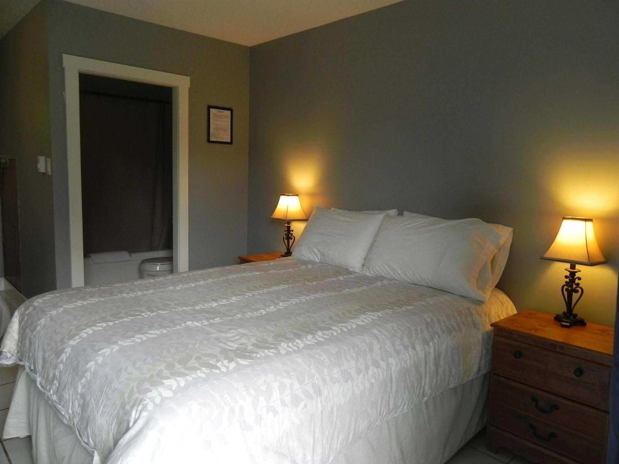 Naramata Courtyard Suites Exterior foto