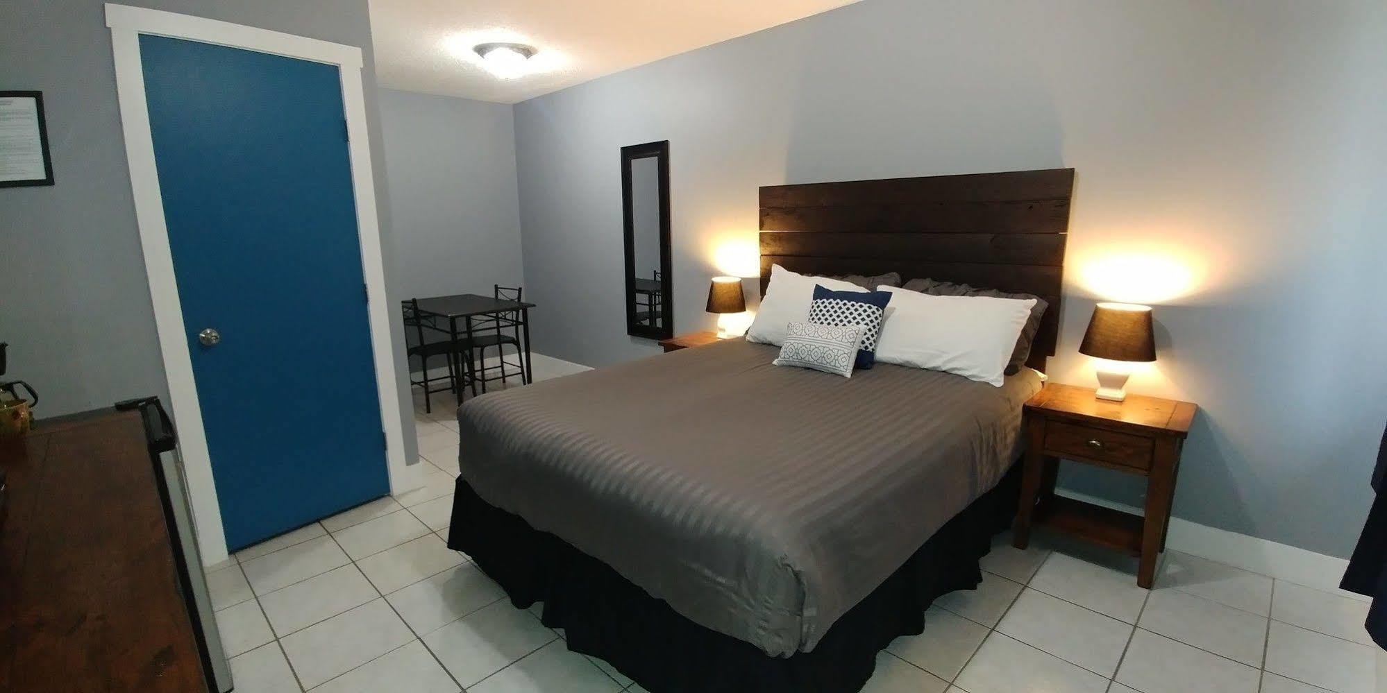 Naramata Courtyard Suites Exterior foto