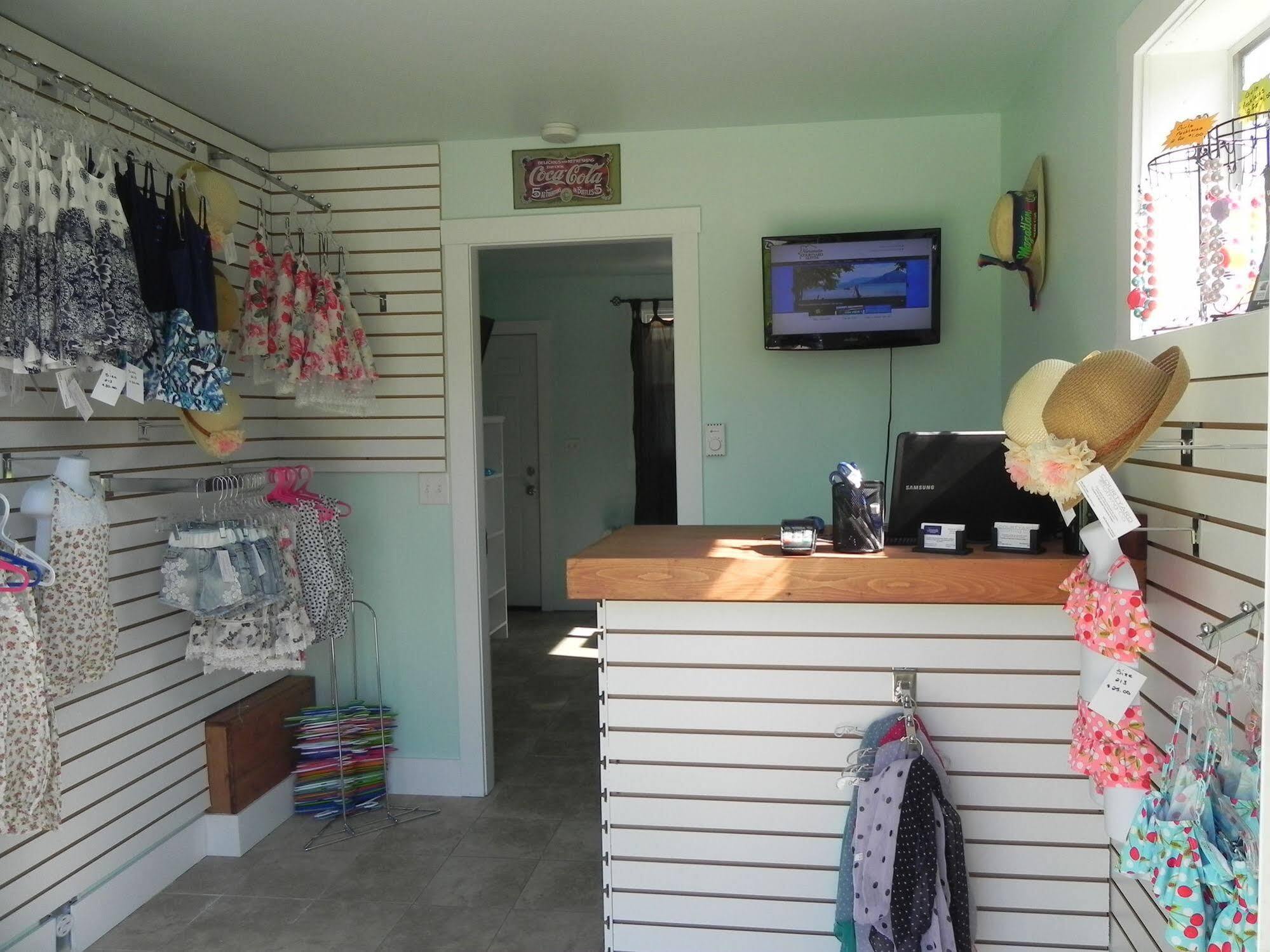 Naramata Courtyard Suites Exterior foto